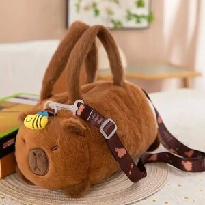 NWT Super Cute Tan Capybara with Bee Plush Crossbody bag with removible handle